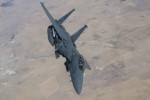 Mỹ ném bom hủy kho đạn bỏ lại ở Syria