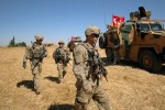 Mỹ tự đánh bom phá hủy căn cứ không quân khi rời Syria