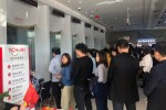 Nghe phong thanh ngân hàng sắp phá sản, người Trung Quốc ùn ùn đến rút tiền