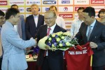 Hôm nay, VFF ký hợp đồng với HLV Park Hang Seo