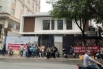 Nhà cung cấp căng băng rôn trước nhà hàng mới của ông chủ Món Huế