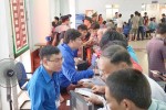 Tàu cạn vé Tết ngày cao điểm, máy bay bắt đầu khan "giờ vàng"