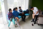 Nữ sinh mất một chân sau tai nạn được tặng chân giả, vững vàng bước tiếp