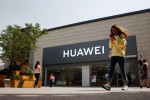 Mỹ mạnh tay hơn nhằm cắt nguồn cung công nghệ cho Huawei