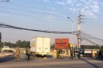 Xe máy va chạm xe tải trên quốc lộ, hai mẹ con thương vong