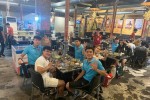 Văn Hậu, Quang Hải, Đức Chinh tụ tập đi ăn sau chiến thắng lịch sử