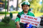 Những cuốc xe miễn phí nặng ân tình của tài xế GrabBike