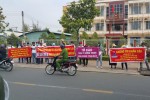 Khách hàng giăng băng rôn đòi xử lý Công ty Hưng Thịnh