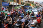Đường phố “gồng mình” đón Tết