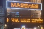 Nữ nhân viên massage đâm chết khách