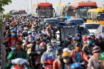 TP.HCM huy động tàu, xe đưa người dân về quê ăn Tết