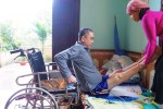 Cơn lốc ly hương: Chồng tàn tật, vợ vẫn đi vì "ở quê ăn còn chẳng đủ"