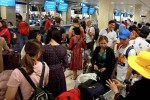 Không được đeo kính đen, khẩu trang khi 'check in' tại sân bay Tân Sơn Nhất