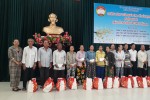 Tặng quà Tết cho người nghèo ở Nhà Bè