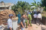 Xịt hơi cay khống chế nghi can chém trung úy công an thủng bụng