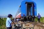 Tàu trật ray khiến đường sắt tê liệt