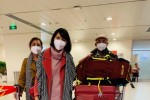 Khẩu trang, nước rửa tay sát khuẩn vẫn khó mua