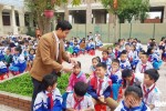 Vụ học sinh đeo khẩu trang giấy: "Sở sẽ chuyển khẩu trang đến nhà trường"