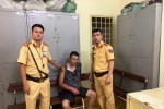 Một người Anh cầm dao, đe dọa cướp tiền ở cửa hàng Circle K