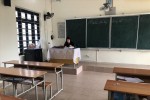 Trong lớp học, những bề mặt nào có khả năng lưu trữ virus và mầm bệnh? Chúng ta nên hạn chế tiếp xúc như thế nào cho hiệu quả?