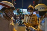 CSGT thổi nồng độ cồn mùa dịch Corona: "Bắt cướp phơi nhiễm HIV không sợ, sợ gì Corona"