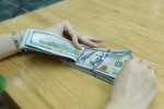 Giá USD ngày 17.2: Đầu tuần trong nước đứng yên