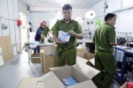 Một cơ sở may khẩu trang kém chất lượng, bán hàng chục ngàn cái/ngày ở TP.HCM, Bình Dương