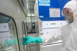 Chiếc máy thở đầu tiên do Vingroup sản xuất đã được chuyển đến Bộ Y tế