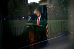 Tổng thống Trump bị phản ứng vì dọa dùng “quyền hạn tuyệt đối” dừng phong tỏa