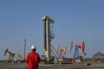 Nhập khẩu lớn nhất thế giới, vì sao Trung Quốc không “ăn mừng” khi dầu lao dốc?