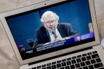 Warren Buffett chia sẻ lý do không xuống tiền khi thị trường sợ hãi: "Cuộc khủng hoảng lần này rất khác"!