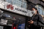 Mỹ tiếp tục “cấm cửa” Huawei thêm một năm