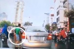 Cư dân mạng quan tâm: Đi ôtô 'hôi của' một túm vải