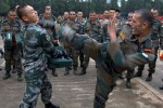 Ấn Độ chuyển áo giáp cho lính biên phòng
