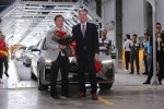 Lô xe Vinfast Lux đầu tiên đến tay khách hàng tại nhà máy