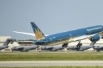 Cận cảnh "siêu máy bay" Boeing 787-10 lớn nhất Việt Nam đáp xuống Nội Bài