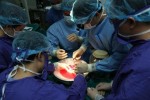 Hàng trăm bác sĩ ngủ ngay tại phòng mổ để thực hiện 16 ca ghép tạng trong 1 tuần
