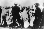 Gậy lathi đánh gãy xương, chết người - vũ khí đàn áp biểu tình Ấn Độ