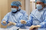 Ca mổ tim từ Việt Nam truyền trực tiếp đến Singapore