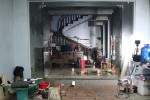Chồng tưới xăng khắp nhà, vợ và 2 con tử vong