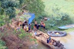 Người mẹ nhảy cầu tự tử trước mặt 2 con gái