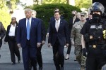 Chính quyền TT Trump bối rối trước bạo loạn lịch sử
