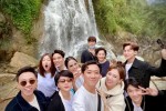 Trấn Thành bị góp ý khi đăng ảnh du lịch với nhóm bạn