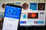 Người dân vẫn quên đeo khẩu trang nơi công cộng và chậm cài đặt Bluezone