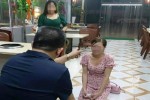 Bắt giam thêm 1 người vụ cô gái quỳ gối xin lỗi vì chê đồ ăn