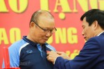 HLV Park Hang-seo xúc động khi nhận Huân chương Lao động hạng Nhì