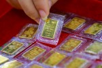 Doanh nghiệp vàng tăng giá mua vào, thu hẹp chênh giá bán ra