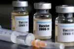 Vaccin COVID-19: Tiếc cho Trump, món hời của Biden