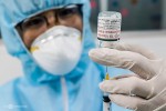 Ai phải trì hoãn tiêm vaccine Covid-19?