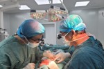 Bác sĩ biến hóa xương hàm thành xương chân, chiếc lưỡi từ da tay